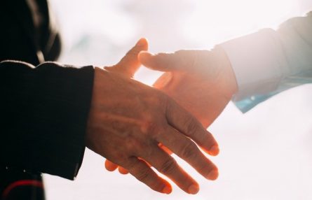 FUNECAP-GROUPE-chartes-sociales-poignée-de-mains