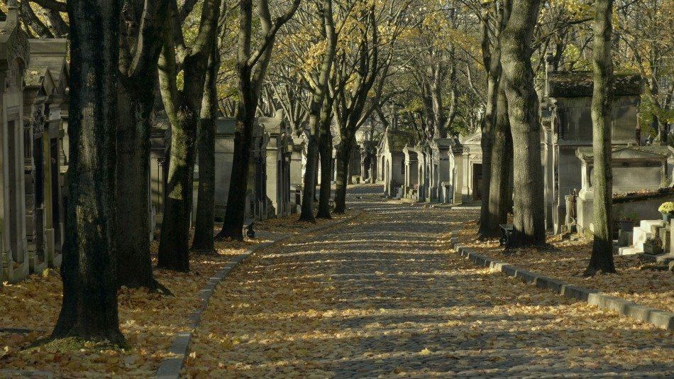 FUNECAP GROUPE Le cimetière du Père Lachaise allée
