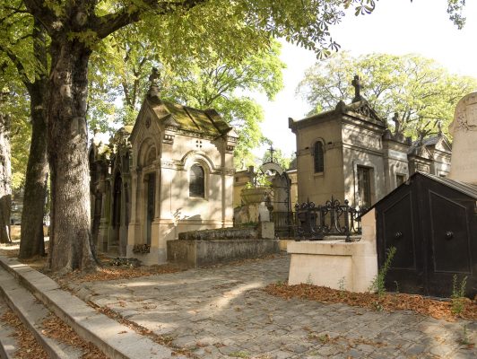 femmes compétences métier funéraire marbrerie cimetière sépultures